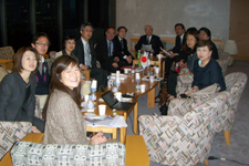 Professor Carol Suzuki meets with the Shihoushoshi Lawyers' Association in Tokyo.
