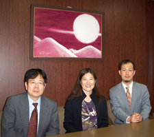 Professor Carol Suzuki with Miyohiko Matsuhisa, left, dean of the Hokkaido University School of Law in Sapporo, and Professor Hisashi Aizawa.