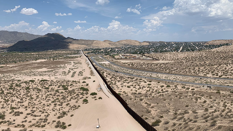 Photo of the length of the border wall