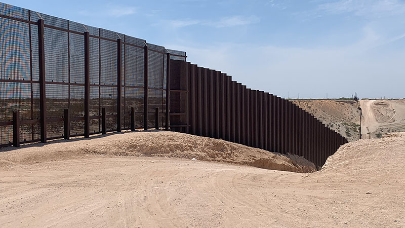 Photo of the border wall