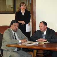 photo of Gov. Bill Richardson, Dean Kevin Washburn and DWI Czar Rachel O’Connor